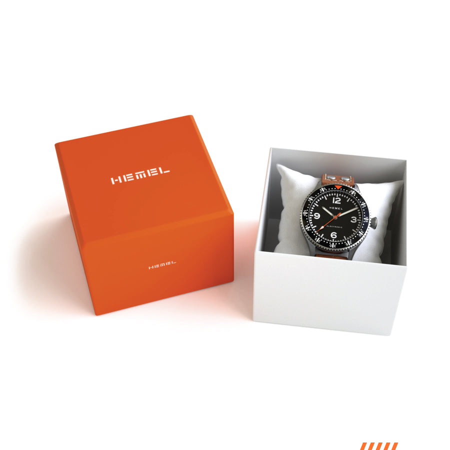 HEMEL へメル HF/STRATUS ストラタス 9039 自動巻 ミリタリー レザーストラップ 42MM【正規代理店商品】 - メンズ腕時計